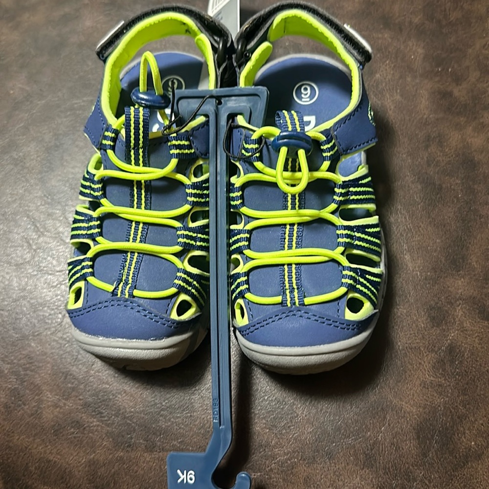 DSG Direct Youth Caged Sandals: BLUE/GREEN: NWT: SIZE 9